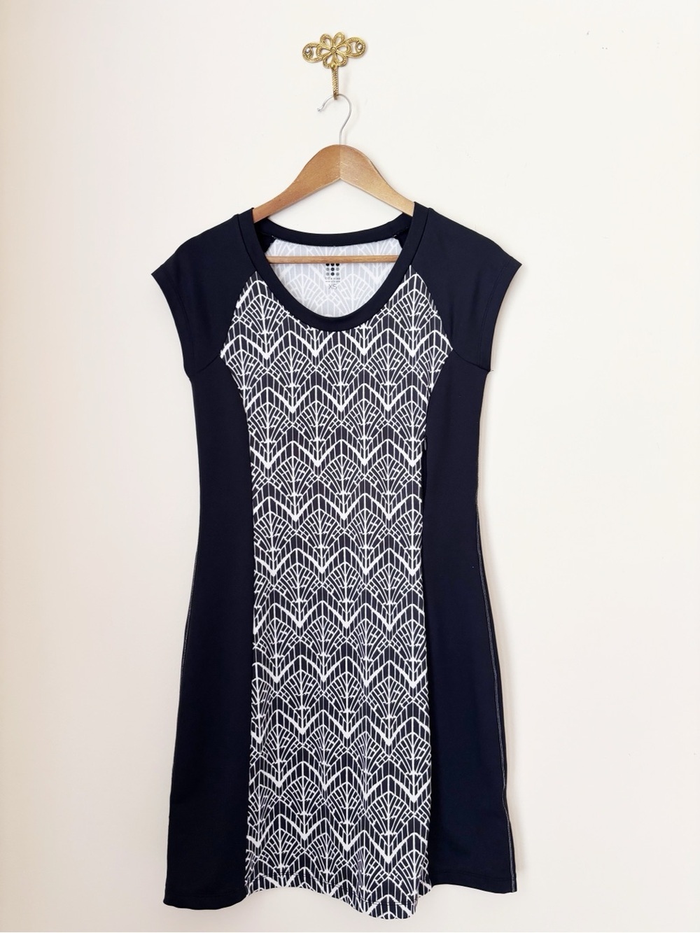 Title Nine Black & White Geo Print Diamalete Cap Sleeve Dress XS
